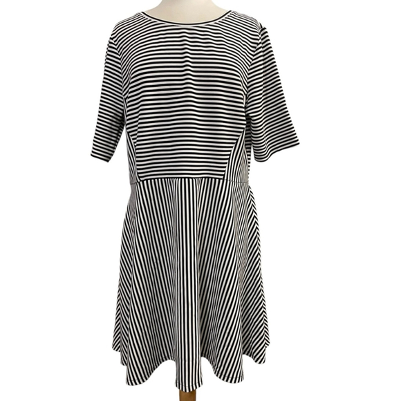 Women's APT. 9 Dress, Black and White Striped, Size XL - Picture 1 of 9